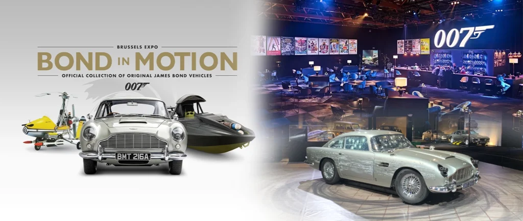 Esposizione di "Bond in Motion" all'Expo di Bruxelles con veicoli iconici di James Bond, tra cui automobili e un elicottero.